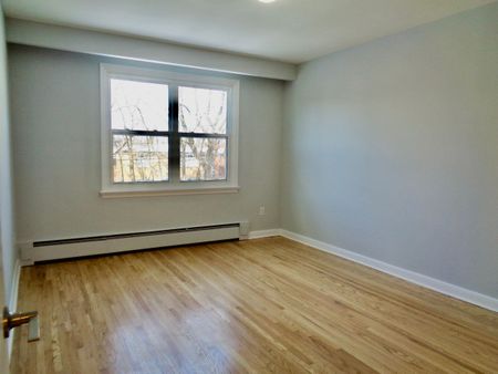 For Lease - 156 Overbrook Place Unit# 3, Toronto, Ontario - Photo 3