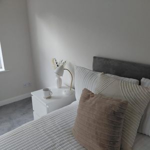 1 bedroom in a house share to rent - Photo 2