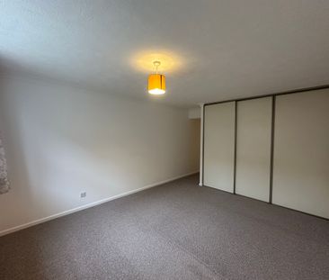 2 bedroom apartment to rent Cardinal Court, Grand Avenue, Worthing,... - Photo 4
