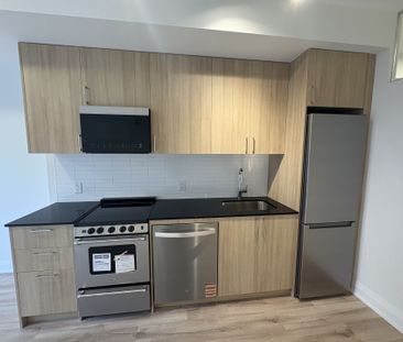 For Lease - 3250 Carding Mill Trail Unit# 322, Oakville, Ontario - Photo 2