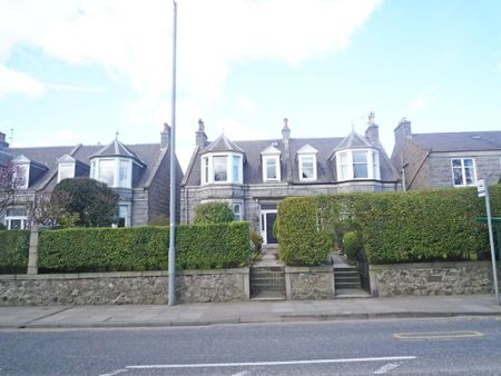 4 bedroom semi-detached house to rent - Photo 5