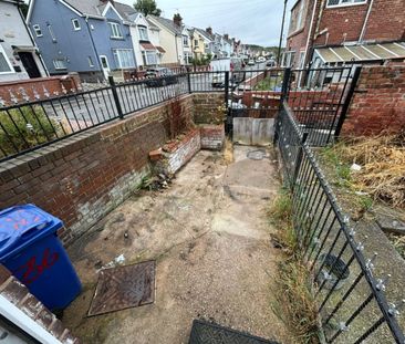 2 bed Terraced - To Let - Photo 5
