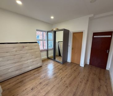 3 Bed Flat, Upper Clapton Road, E5 - Photo 3