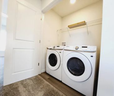 5243 Edgemont Blvd NW - MAIN — MAIN FLOOR - Photo 4