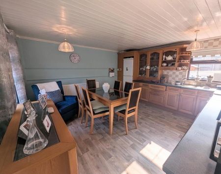 27 Carrickmannin Gardens, Bangor, BT19 1SX - Photo 3