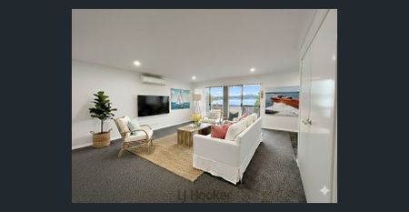 Breathtaking Lake Views – Relaxed Lakeside Living - Photo 3