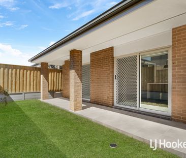 Brand New 4 Bedroom Home - Available Now! - Photo 6