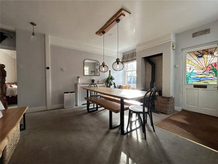 4 bedroom end of terrace house to rent - Photo 2