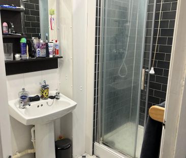 8 bedroom semi-detached house to rent - Photo 3