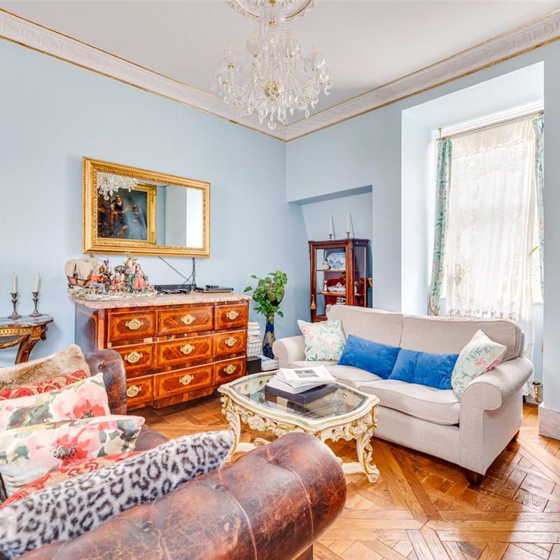 A unique double-aspect fourth floor flat (without lift), lovingly refurbished by the owners offering a bright and spacious Chelsea pied-a-terre. Minimum Tenancy Length: EPC rating E | Council Tax Band G - Photo 1