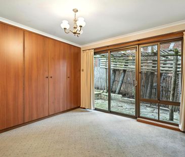 Large Three Bedroom Home with Rumpus - Photo 4