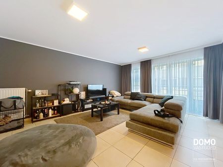 RUIM APPARTEMENT MET TERRAS, 2 SLAAPKAMERS EN PARKEERPLAATS IN HET CENTRUM VAN HASSELT - Foto 3