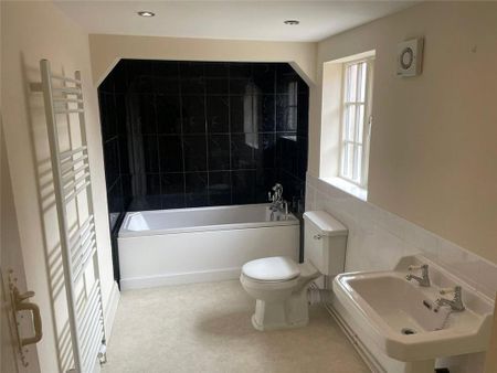 3 bedroom semi-detached house to rent - Photo 5