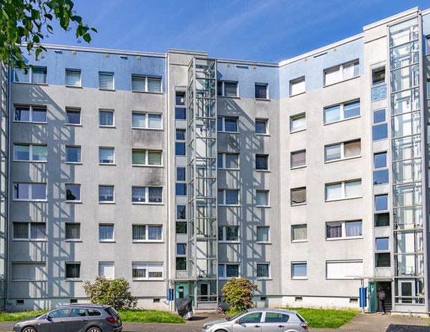 Wir sanieren für Sie: 2-Zimmerwohnung mit Balkon und Aufzug! - Photo 1