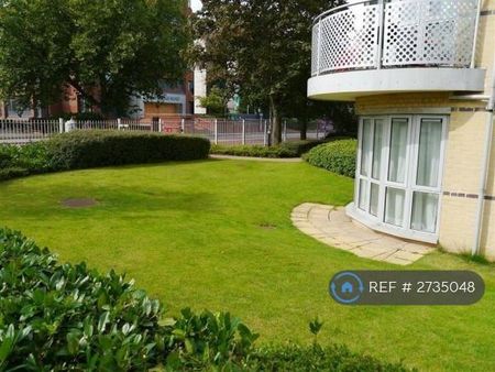 2 bedroom flat to rent - Photo 2