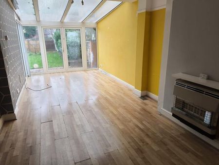 3 bedroom semi-detached house to rent - Photo 2