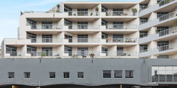 Serene And Central Beachfront Apartment - Photo 3