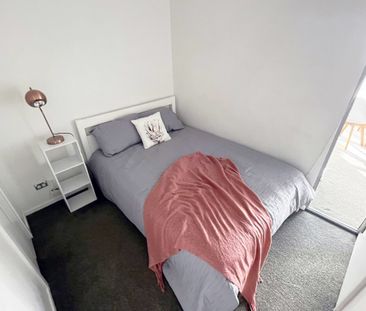 Popular Volt Apartment - Photo 6