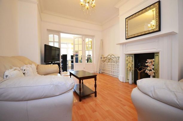 4 bedroom terraced house to rent - Photo 1