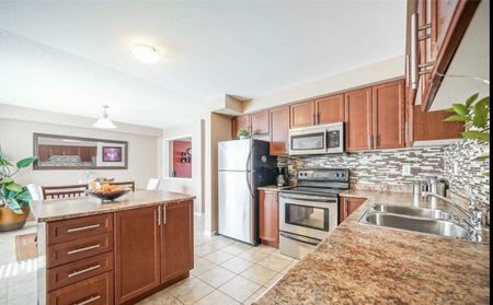 For Lease - 33 Warnford Circle, Ajax, Ontario - Photo 4