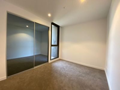 Stylish Living Meets Ultra Convenience - 2 BED - Photo 2