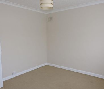 2 bedroom semi-detached bungalow to rent - Photo 3