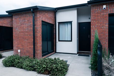 Beautifully appointed townhouse in Hobsonville - Photo 3