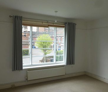 First floor unfurnished 2 bedroom flat with private parking & communal garden in City Centre close to Norwich Cathedral with easy access to the train station. - Photo 6