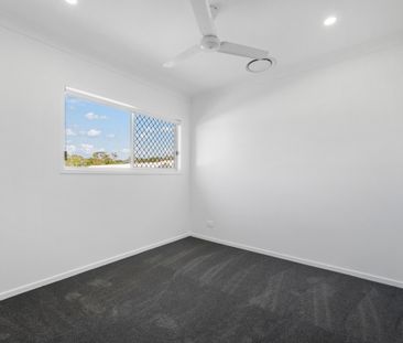 Large Family Home! - Photo 5