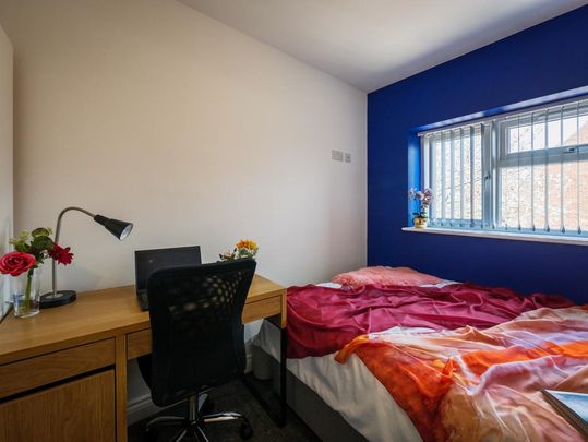 1 bedroom in a house share to rent - Photo 1