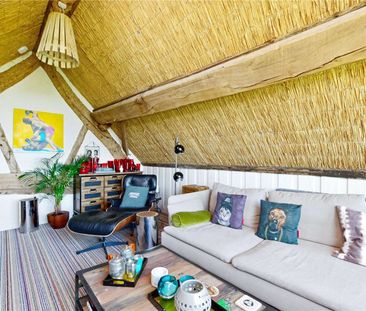 Fabulous Thatched Barn Conversion, beautifully modernised, with won... - Photo 3