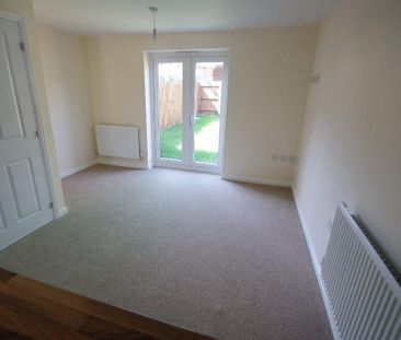 2 bedroom end of terrace house to rent - Photo 2