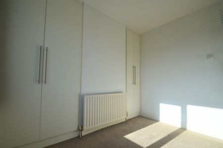 3 bedroom Semi-detached house to rent - Photo 4