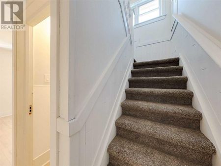 199 Pine St - 4 bed, 1.5 bath - STUDENT HOME - Photo 3