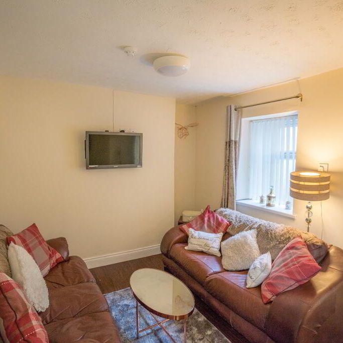 STUDENT ACCOMMODATION, 6 Stewarts Terrace, Derry/Londonderry, BT48 7LH - Photo 1