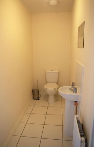 4 bedroom detached house to rent - Photo 4