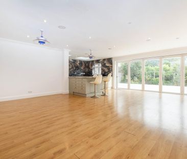 5 bedroom detached house to rent - Photo 2