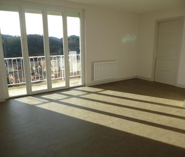 Location Appartement 4 pièces 78m² VALS LES BAINS 07600 - Photo 2