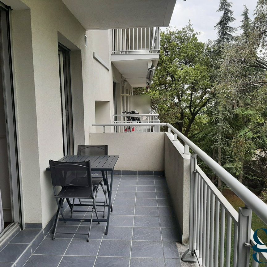 Location MEYLAN T1 meublé 30 m² avec grand balcon - Photo 1