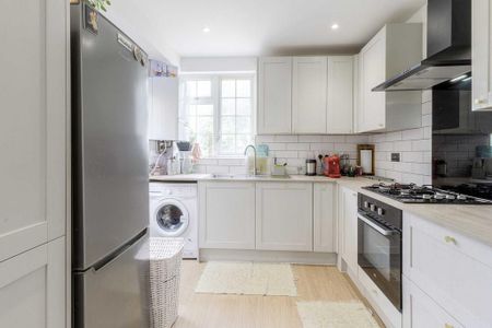 3 bedroom semi-detached house to rent - Photo 4