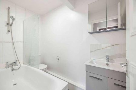 Westmead, Windsor, SL4 - Photo 2