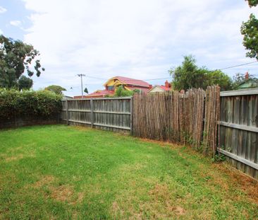 Beautifully refurbished two-bedroom villa unit offers comfort, spac... - Photo 2