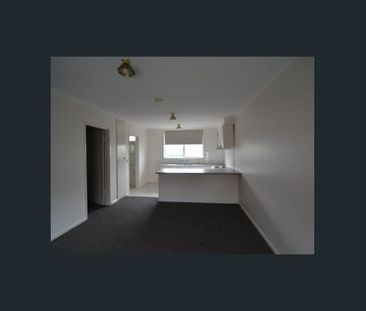 Two Bedroom Apartment! - Photo 6