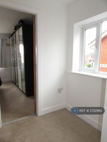 2 bedroom semi-detached house to rent - Photo 3