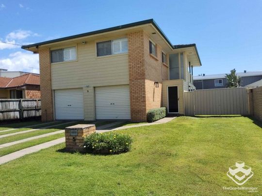 Spacious family home on large block! - Photo 1