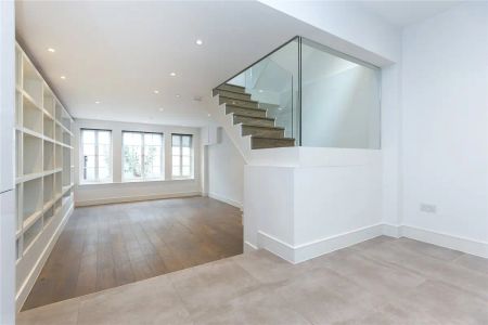 3 bedroom house in London - Photo 4