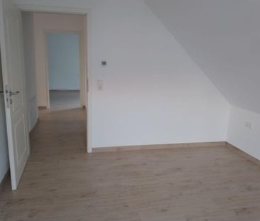 - EHNINGEN - Moderne 3-Zi.-Wohnung mit EBK, Fußbodenheizung, Stp - Photo 4