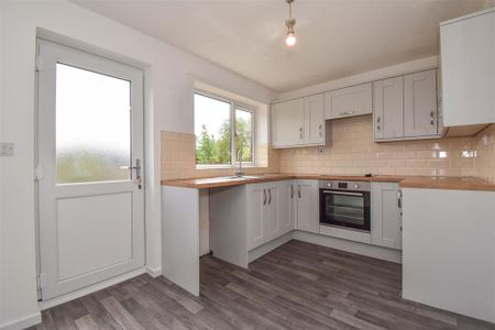 2 bedroom terraced house to rent - Photo 2