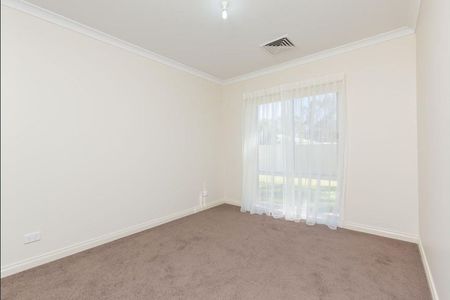 4 Bedroom House - Photo 3