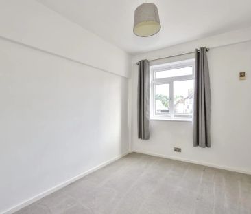 3 bed flat to rent in Burkes Road, Beaconsfield, HP9 - Photo 5